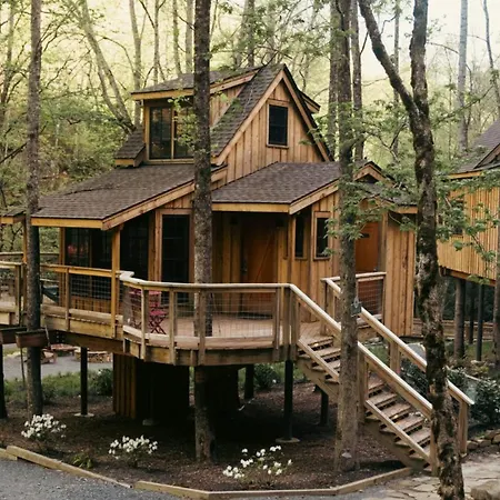Villa The Poplar In Treehouse Grove At Norton Creek